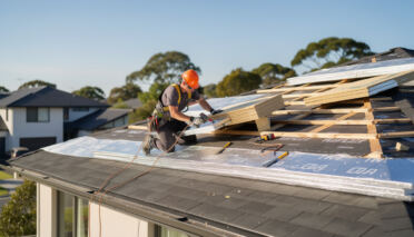 Isoler son toit : quand et pourquoi le faire rapidement 12 découvrez pourquoi il est essentiel d'isoler rapidement votre toit, les meilleurs moments pour le faire et les avantages pour votre confort et vos économies d'énergie.