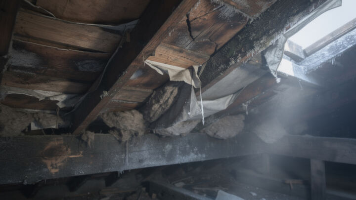 Les signaux d’alarme d’une isolation de toiture défaillante 1 découvrez les principaux signaux d’alarme d’une isolation de toiture défaillante pour prévenir les problèmes d'humidité, de perte de chaleur et de dégradation de votre habitat.